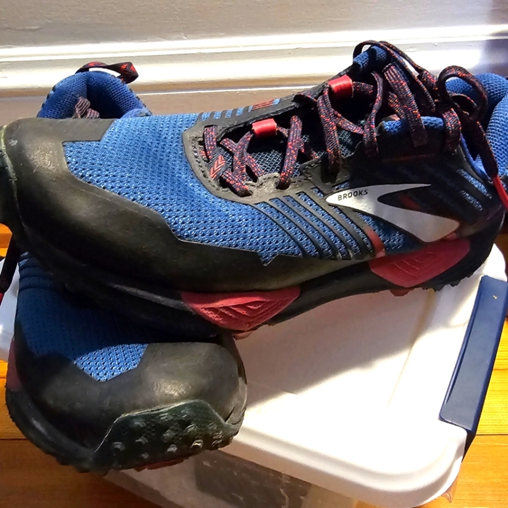 Brooks Cascadia Sneakers